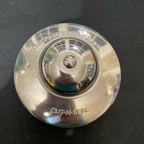 The Pampered Chef Cut N Seal - Picture 1 of 7